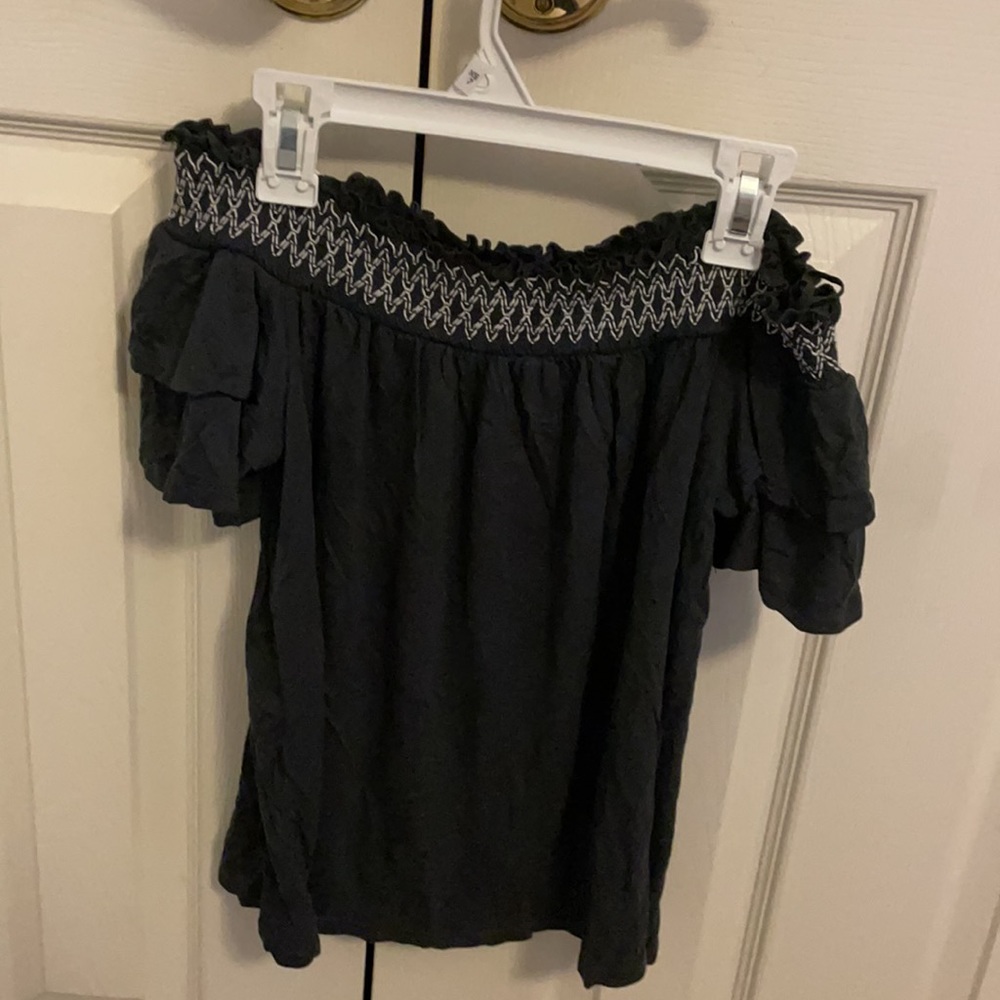 Off the shoulder American eagle shirt